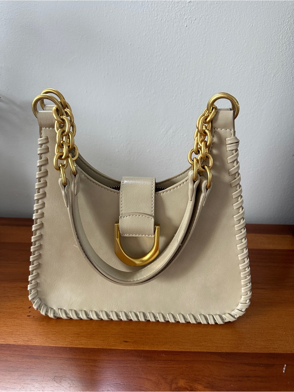 Beige Antik Kraft PU Leather Shoulder Bag with Gold Chain Accent